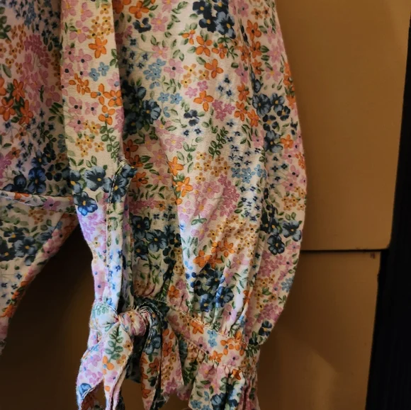 Dôen Floral Button-Up Blouse in Ladybird Print - Picture 7 of 11